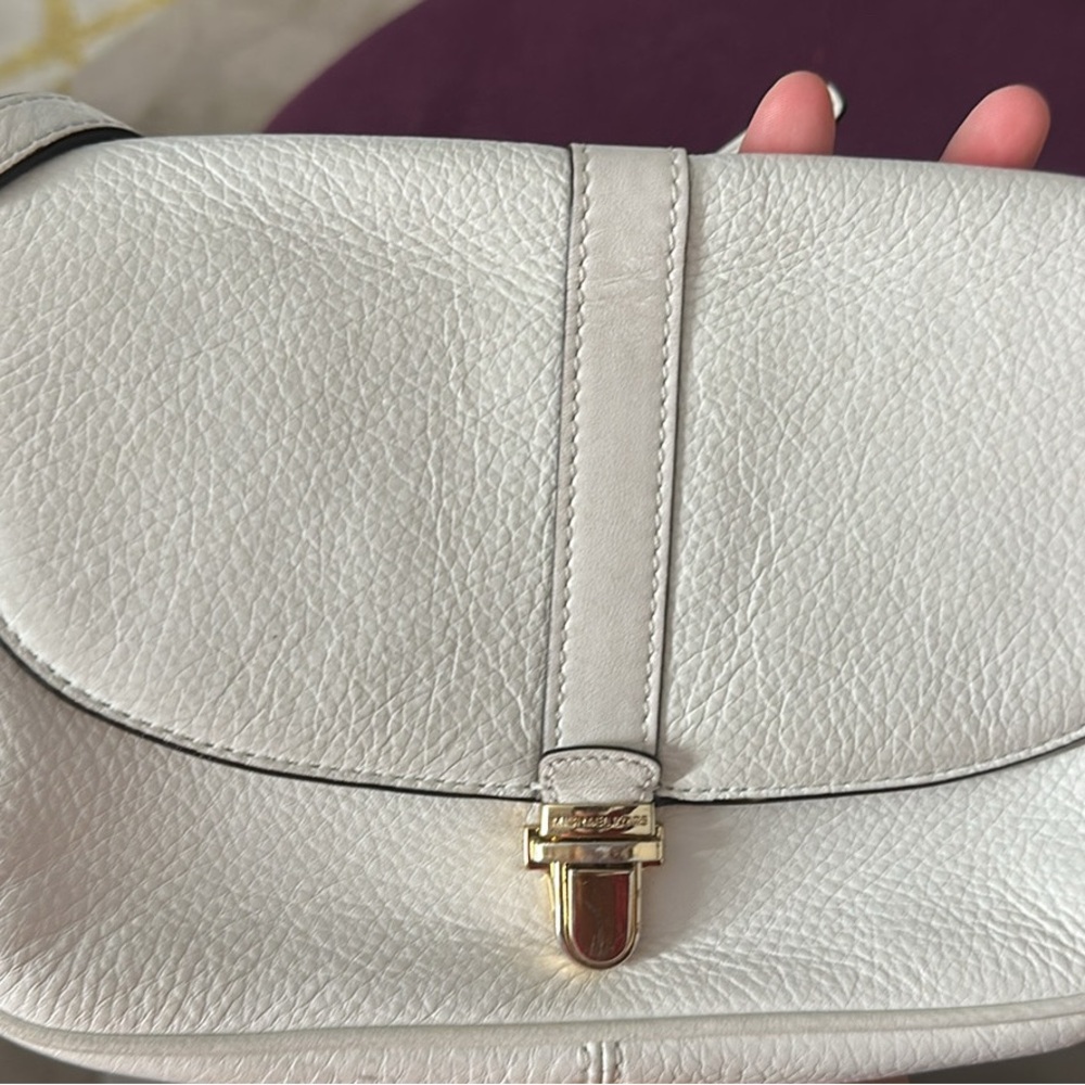 Elegant White Leather Michael kors Bag